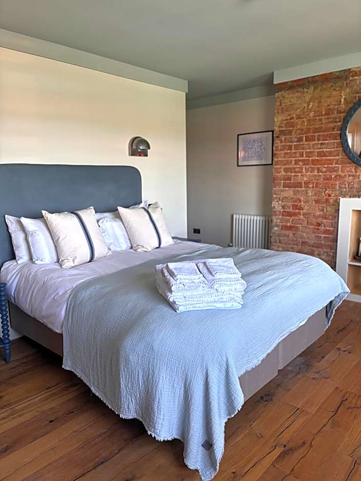 The London & Paris Hotel