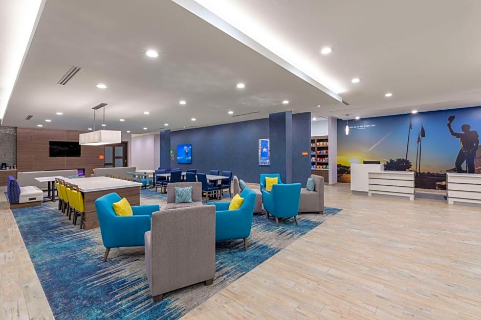 La Quinta Inn & Suites by Wyndham Round Rock near Kalahari