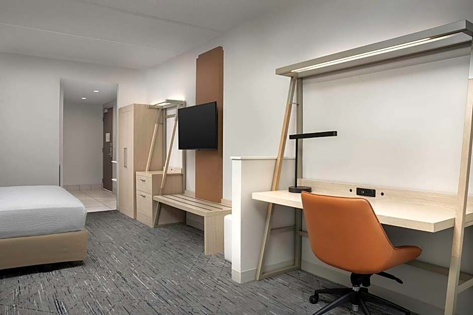 Holiday Inn Express & Suites Pittsburgh North Shore By IHG
