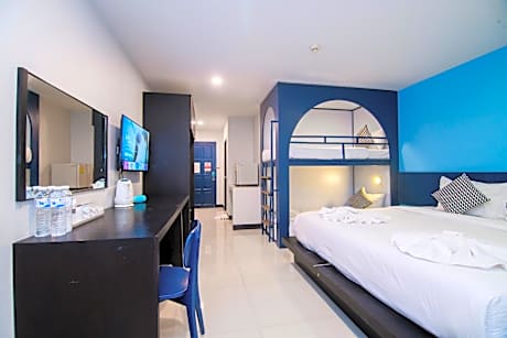 Family Room with Bunk Bed - City View