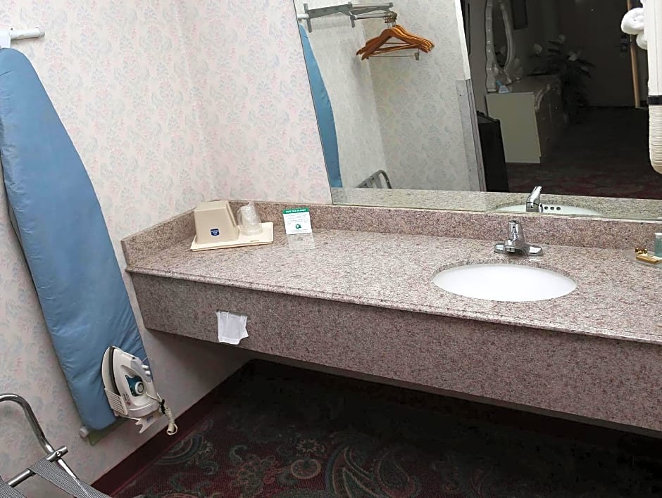 Magnuson Hotel Howell