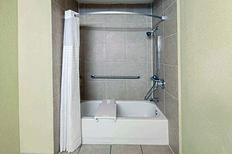 Days Inn by Wyndham Houston East