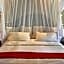 Tingala Lodge - Bed in the Bush