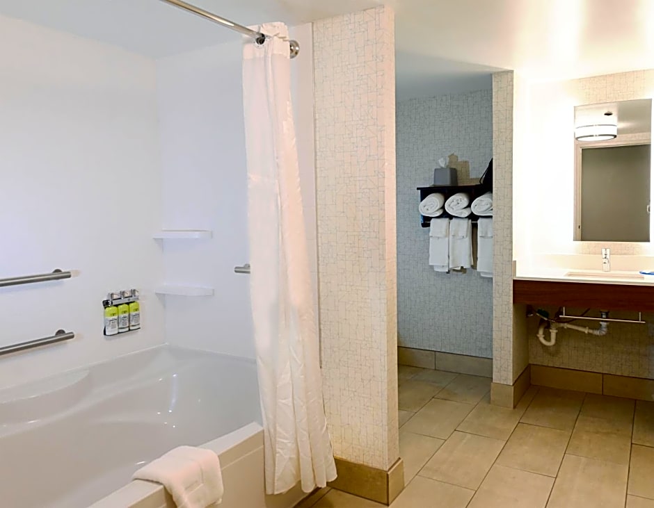 Holiday Inn Express Richmond Airport by IHG