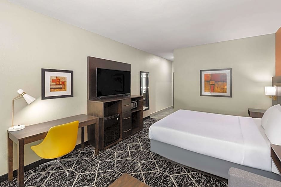 La Quinta Inn & Suites by Wyndham Olathe