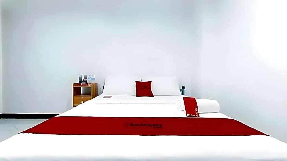 RedDoorz @ David's Travellers Inn Cavite