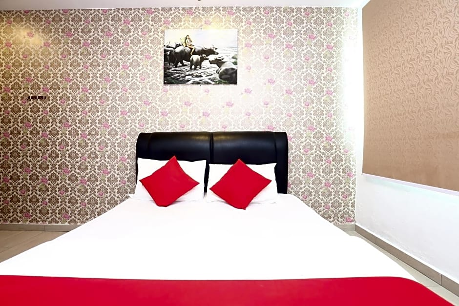 OYO 718 Mr J Hotel Wakaf Che Yeh 1