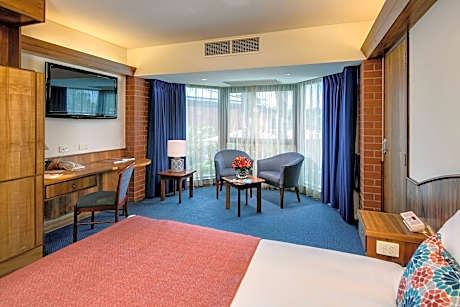 Deluxe Queen Room
