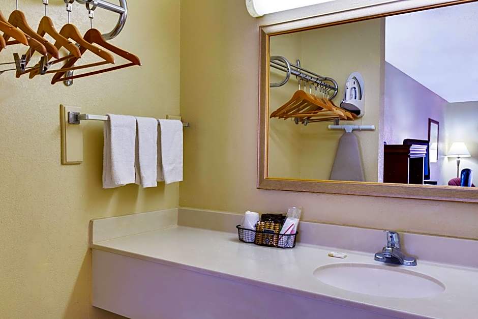 Baymont by Wyndham Lake City
