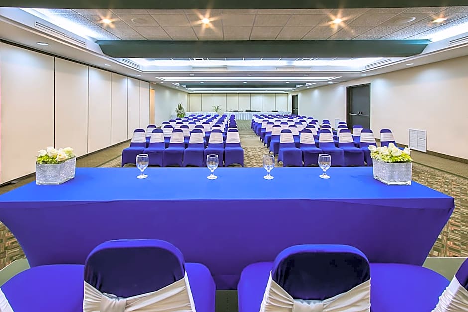 Irazu Hotel & Studios