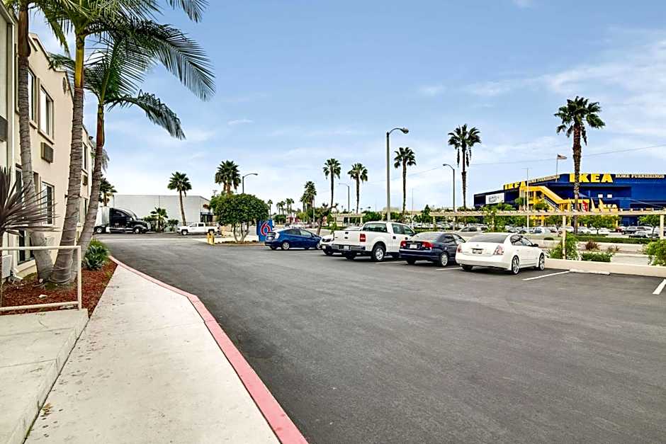 Motel 6 Carson