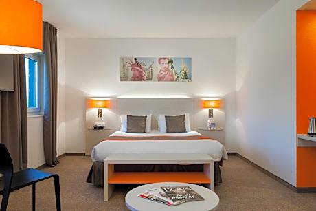 Chambre Familiale Supérieure lit double et sofa 2 pers. non fumeur