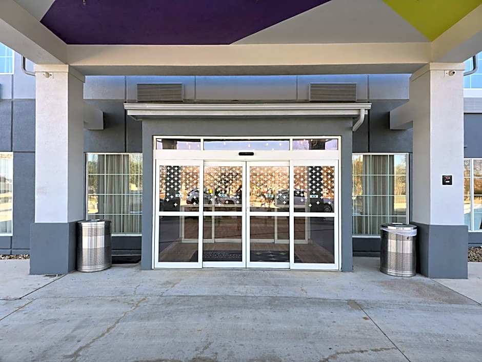 Spark by Hilton Selma