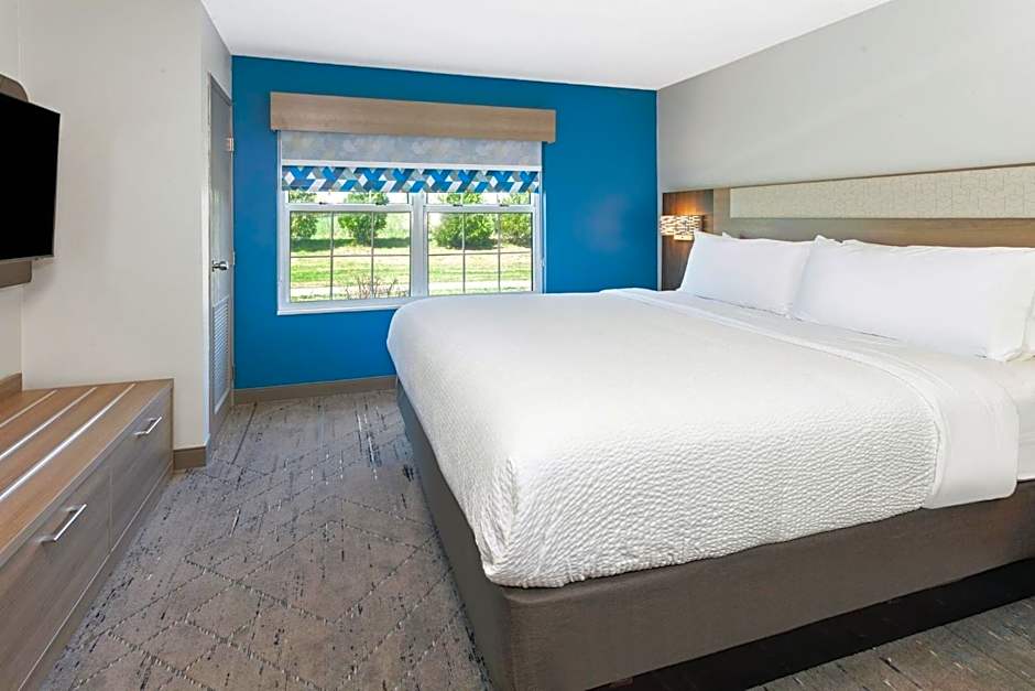 Holiday Inn Express & Suites Port Washington By IHG