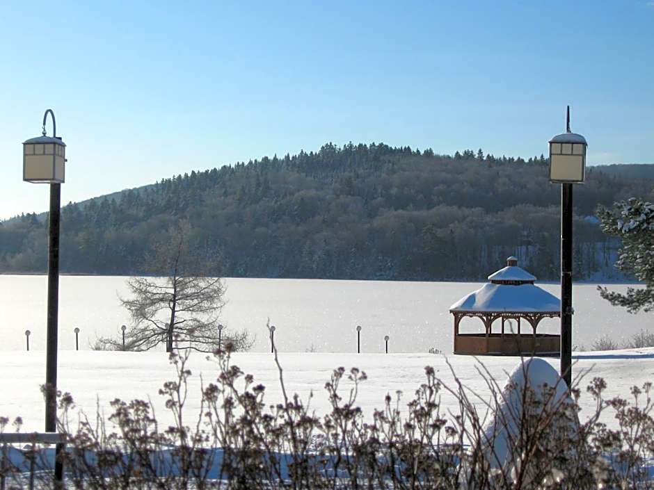Le Manoir Du Lac Delage