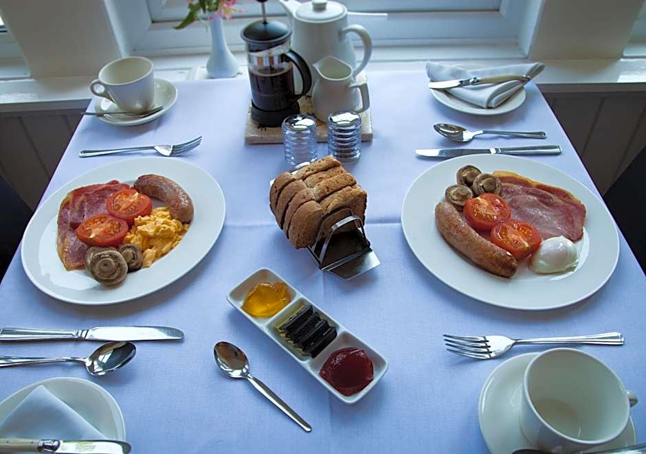 Mary's Court Guest House - Mairlys