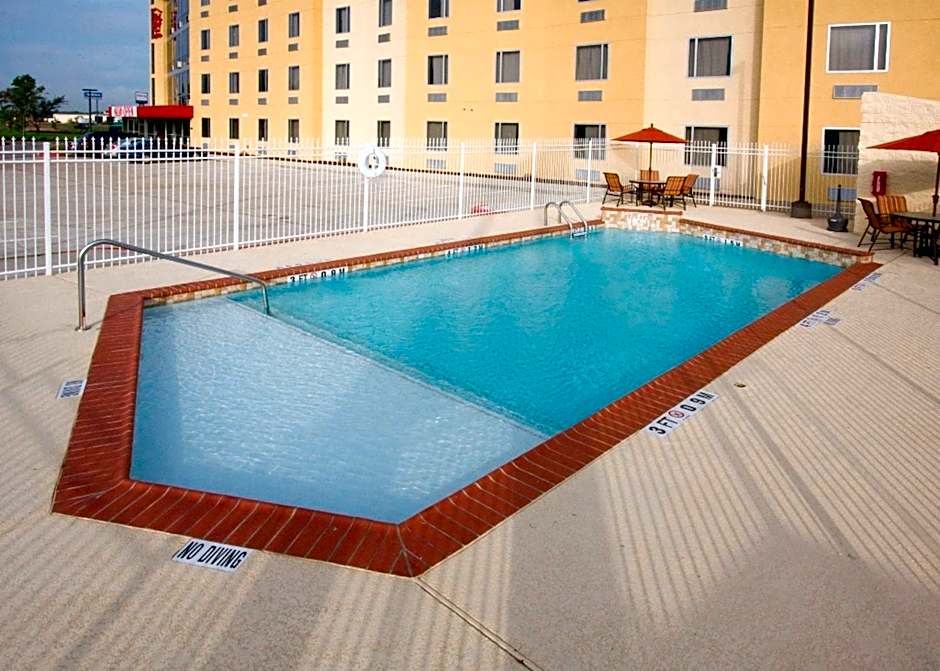 Red Roof Inn & Suites Beaumont