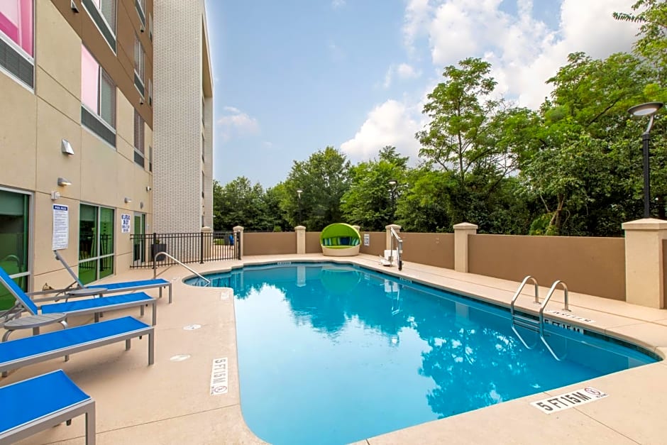 Holiday Inn Express & Suites Greenville S - Piedmont