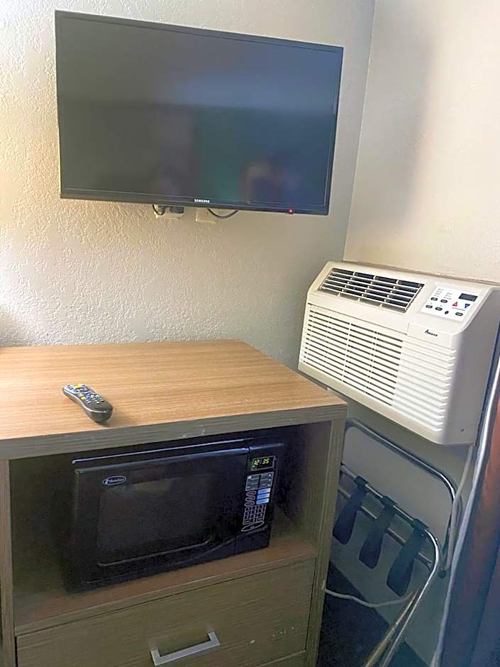 Super 8 by Wyndham Pierre SD