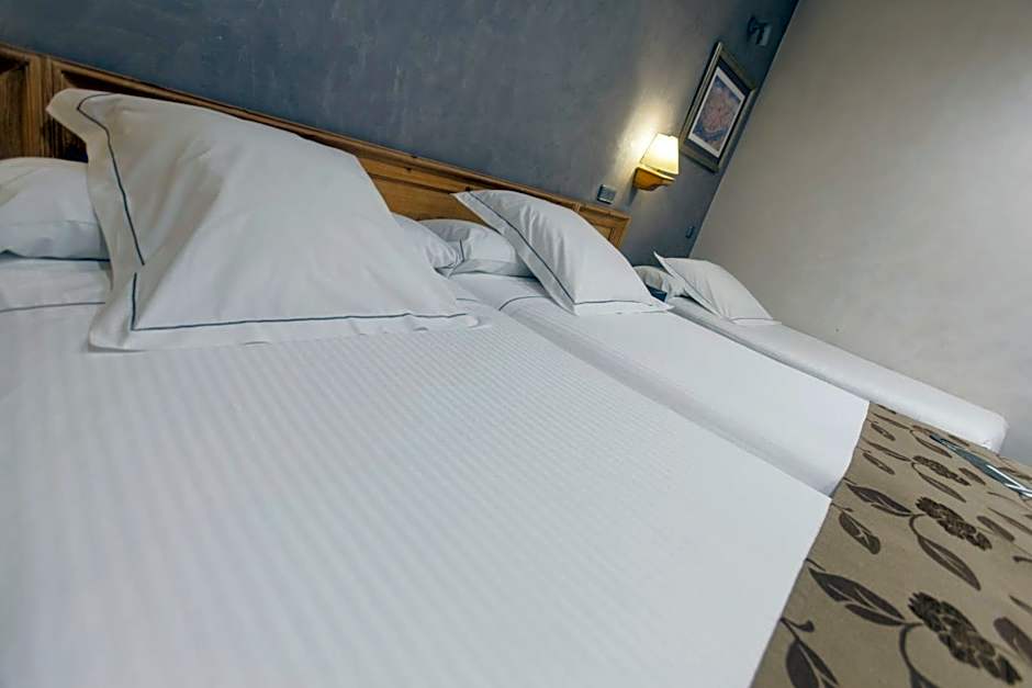 Photo 1 of 4 of Interior Triple Room