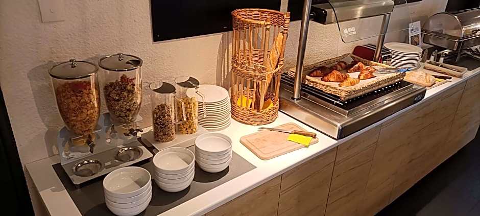 BRIT HOTEL Caen Hérouville