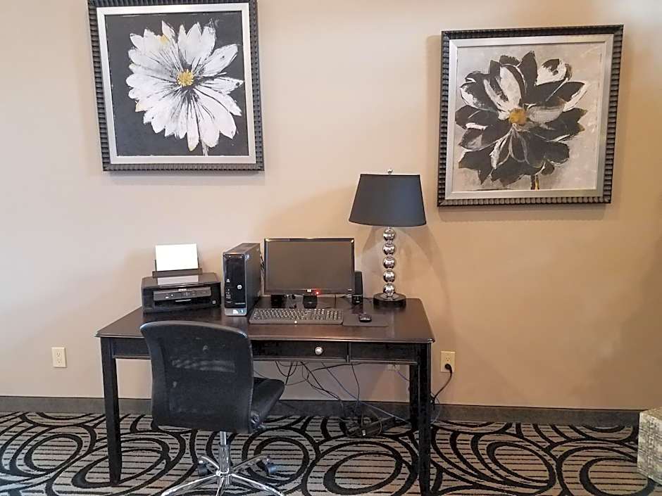 Okoboji Inn & Suites