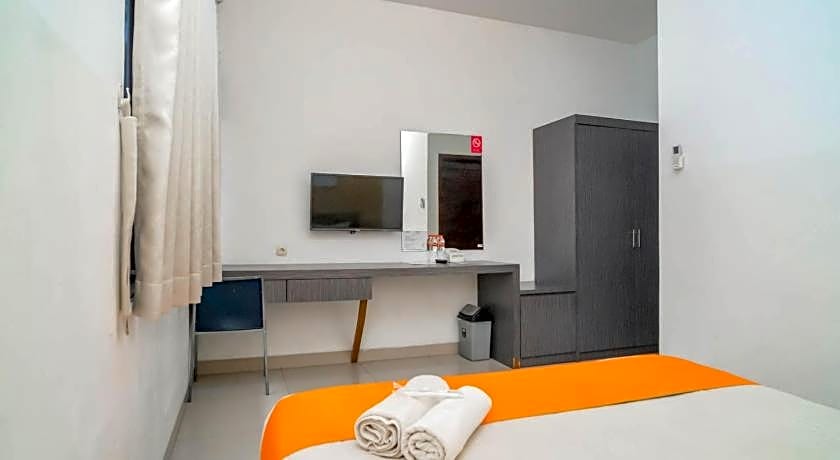 Sans Hotel Widarasari Cirebon