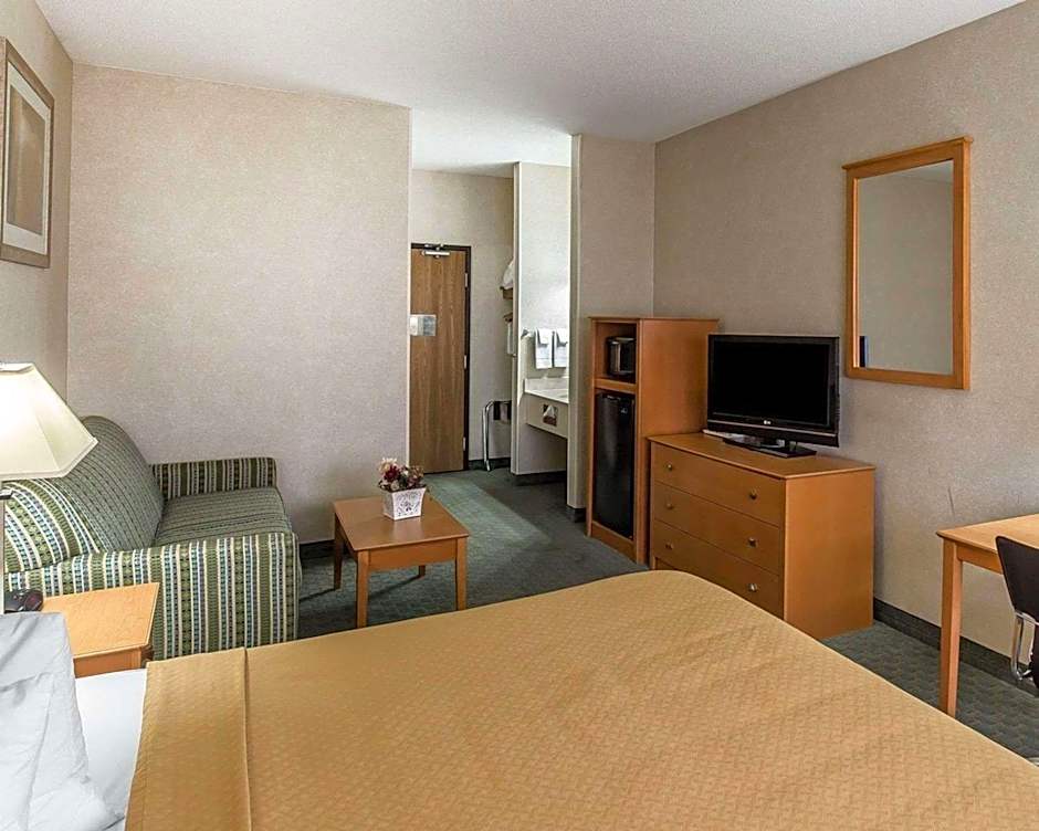 Quality Inn at Collins Road - Cedar Rapids