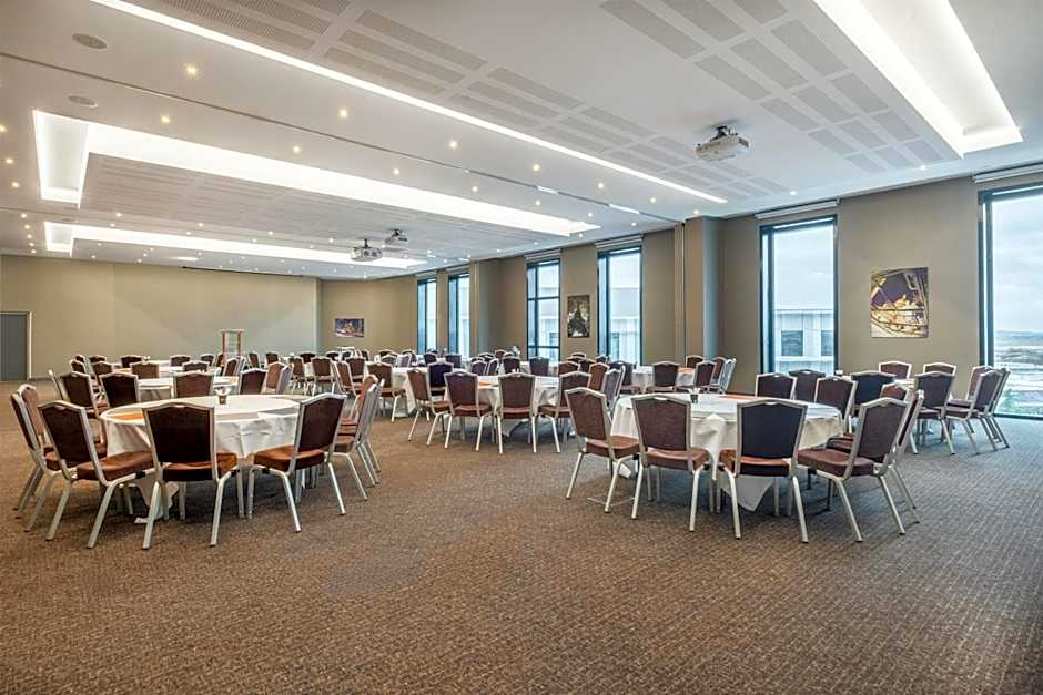 Radisson Blu CDG Airport Terminal Hotel, Paris