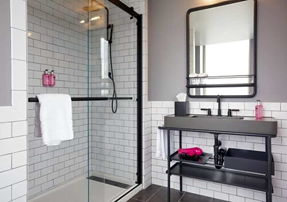 Moxy Richmond Downtown