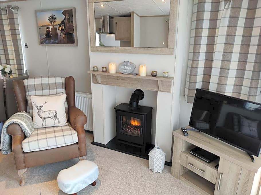 Forest Getaway, sleeps 6 at Bashley, leisure PASS included