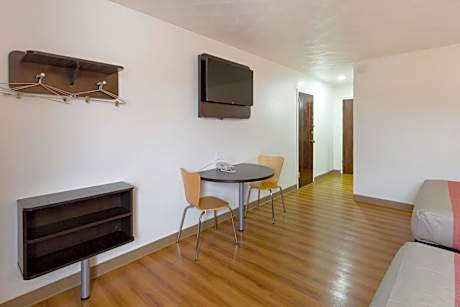 Deluxe Queen Room with Two Queen Beds - Smoking