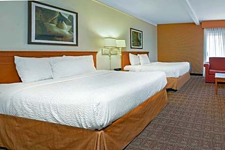Deluxe Suite with Two Queen Beds - Non-Smoking