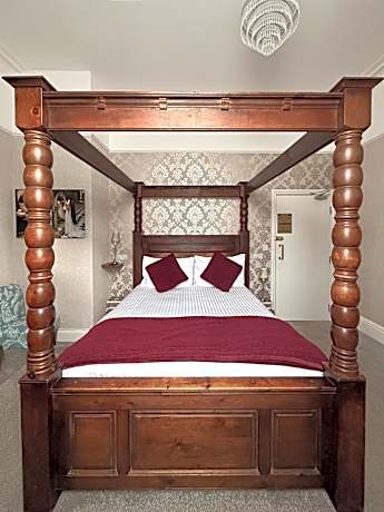 Four Poster King Room