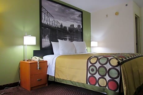 1 King Bed Non-Smoking