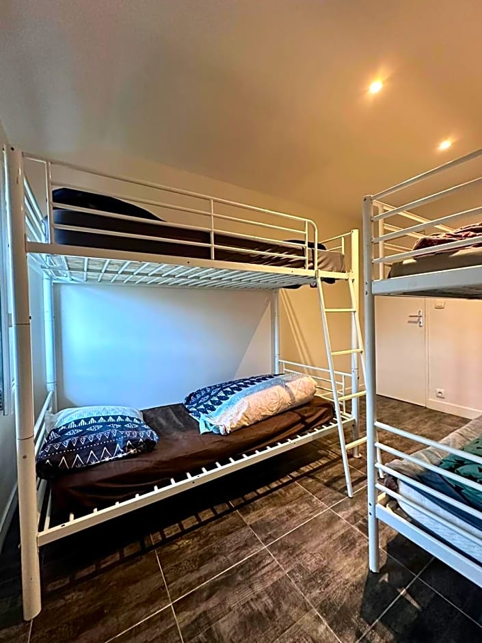 roomate only woman