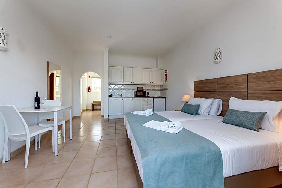 Atalaia Sol Aparthotel - tennis & heated pool in winter