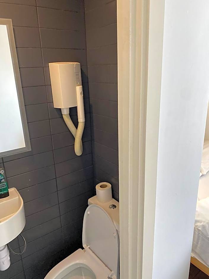 Exhibition Court Hotel 4