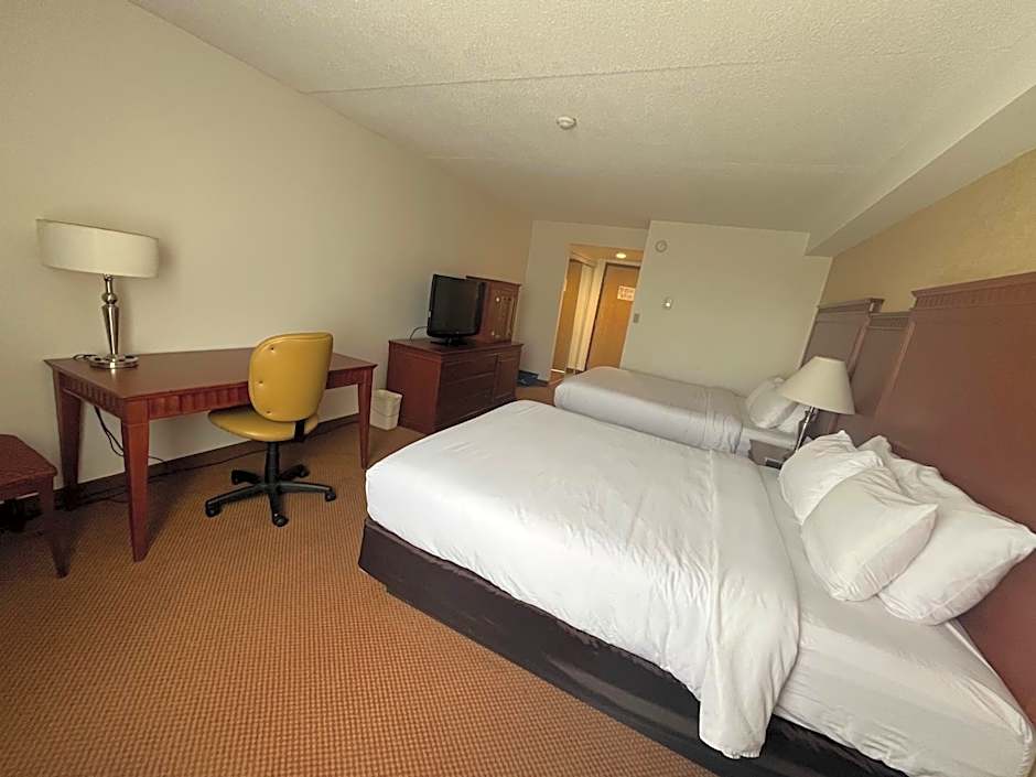 Quality Inn & Suites Bay Front