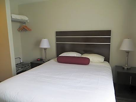 Queen Room - Disability Access - Non-Smoking