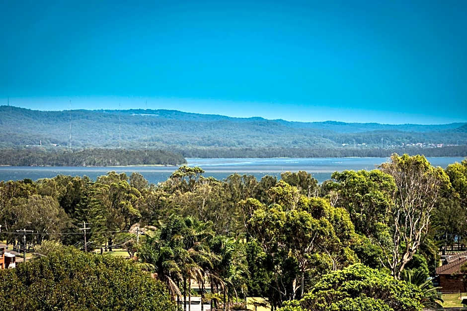 Oaks The Entrance Waterfront Suites