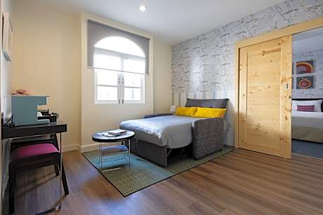 Two-Bedroom Suite with Bathtub