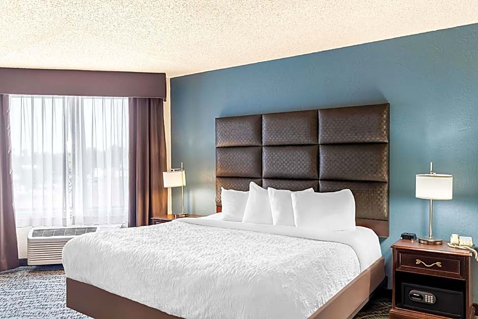 Best Western Holiday Manor