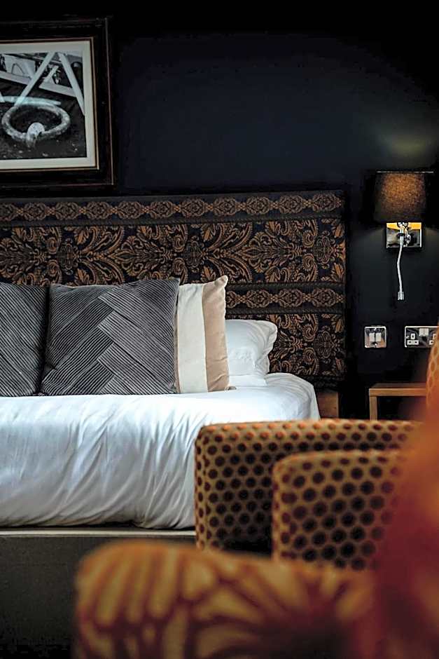 THE LORD NELSON HOTEL