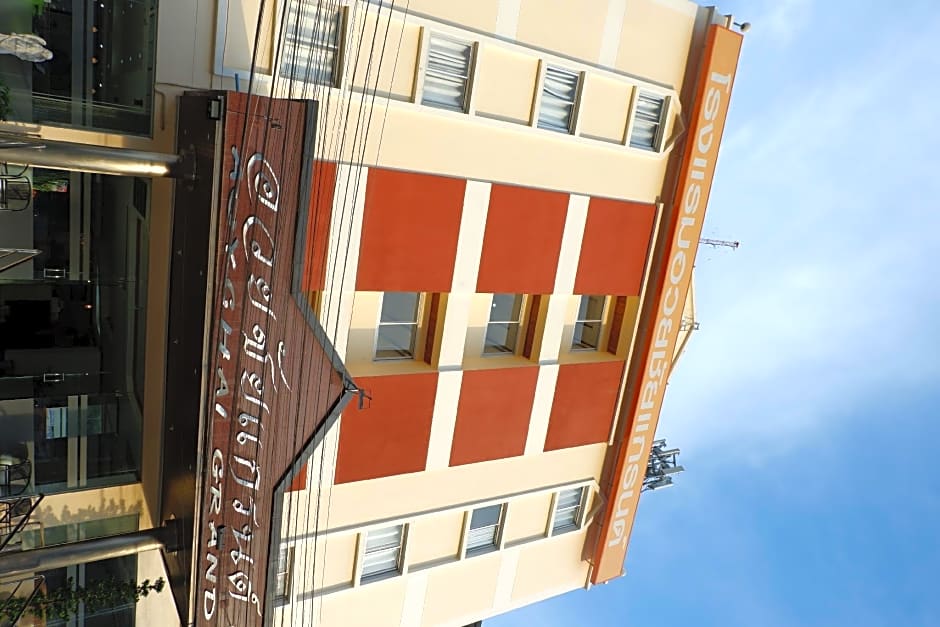 Auychai Grand Hotel