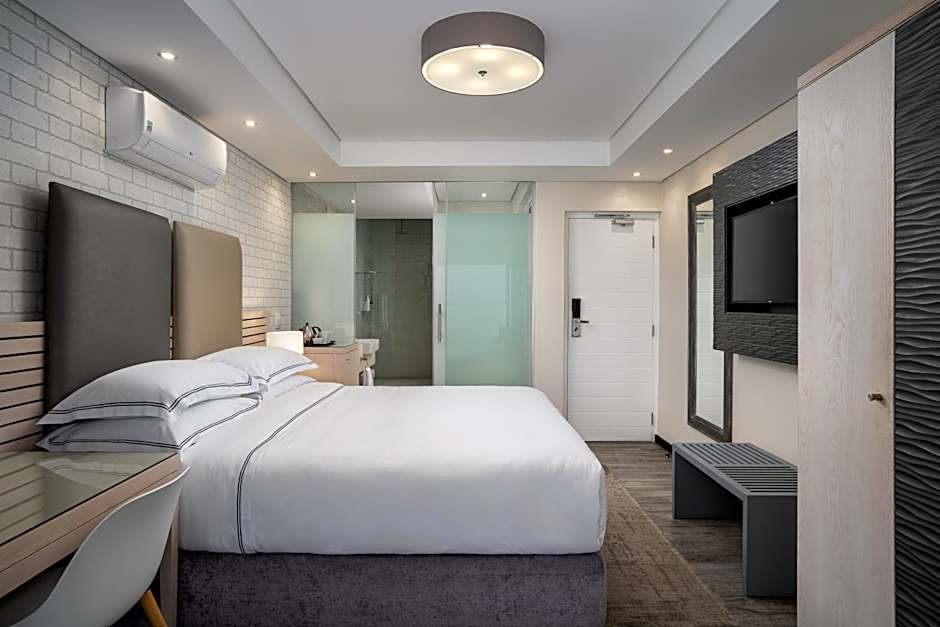 Photo 1 of 6 of Larger 1 King Bed Guestroom, Harbor View, Balcony