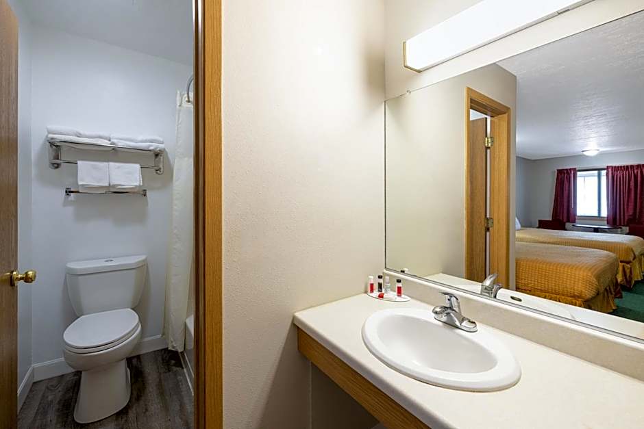 Travelodge by Wyndham Spirit Lake/Okoboji