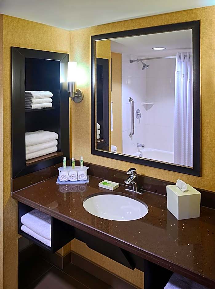 Holiday Inn Express & Suites Timmins by IHG