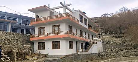 Lakeside Nako Hotel & Restaurant