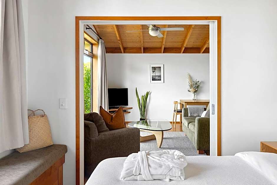 Adrift In Golden Bay- Absolute Beachfront Villas